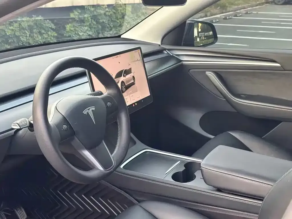Tesla Model Y — фото 5
