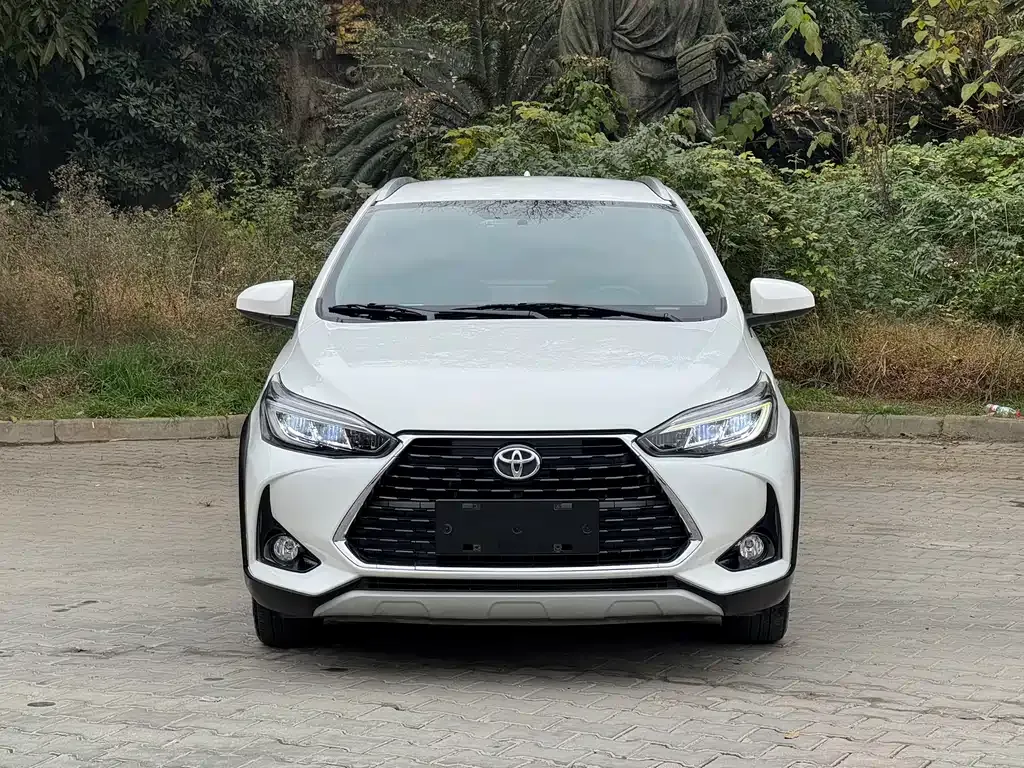 Toyota Yaris L — фото 4