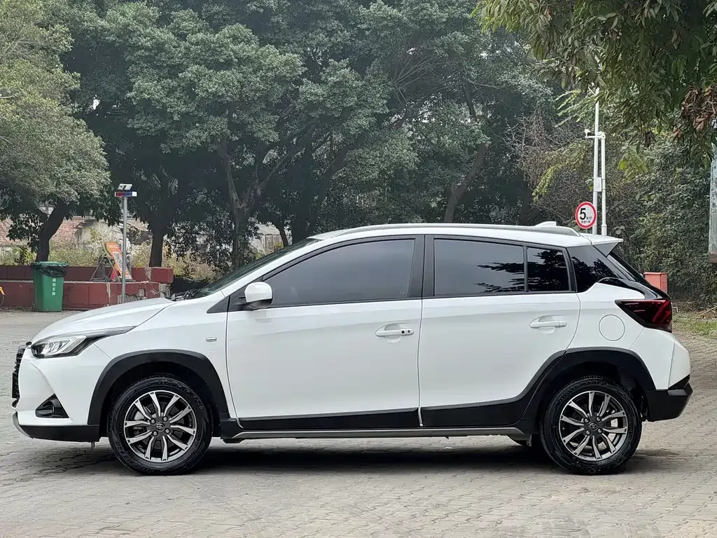 Toyota Yaris L — фото 7