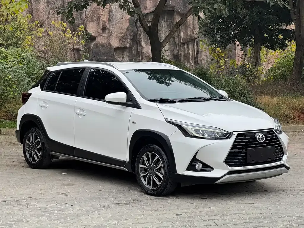 Toyota Yaris L — фото 3