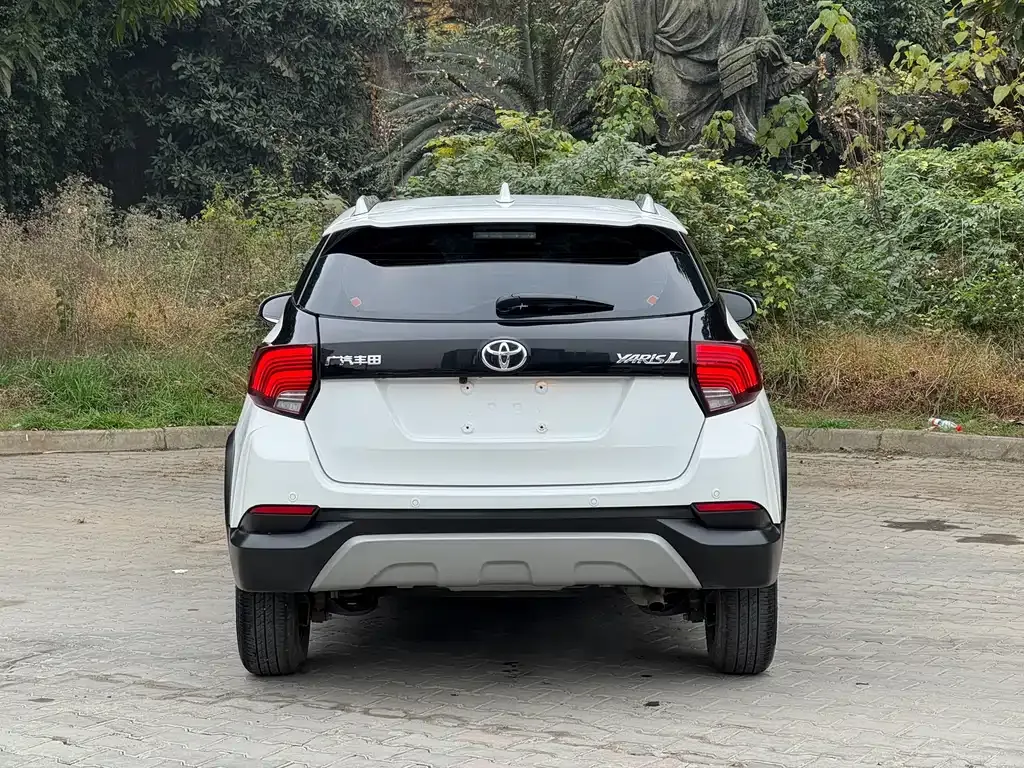 Toyota Yaris L — фото 9