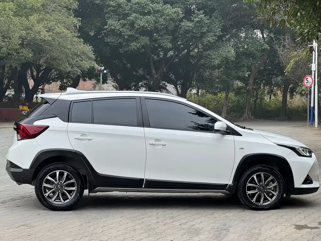 Toyota Yaris L — фото 6