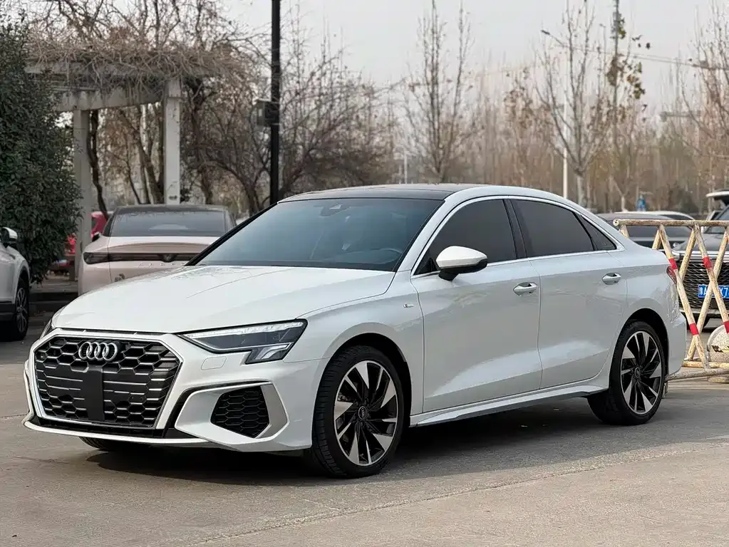 Audi A3 — фото 1