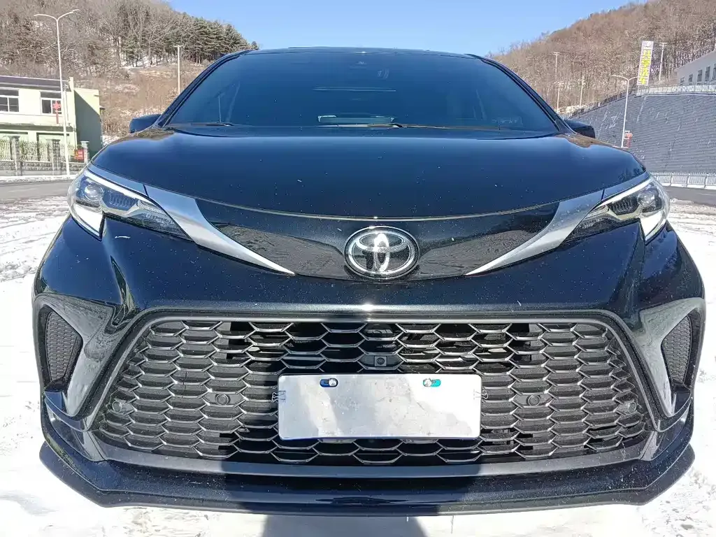 Toyota Granvia — фото 8