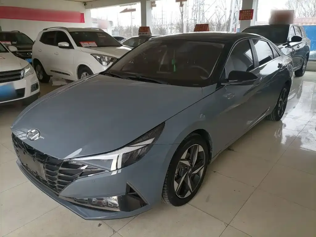 Hyundai Elantra — фото 1
