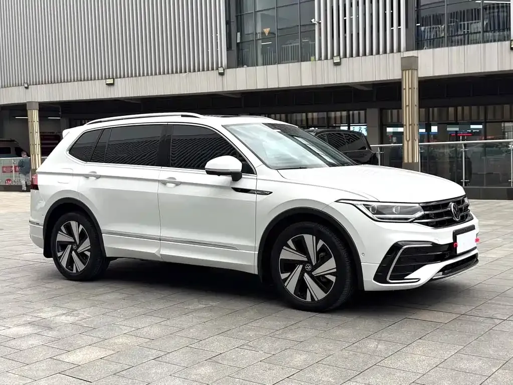 Volkswagen Tiguan L — фото 3