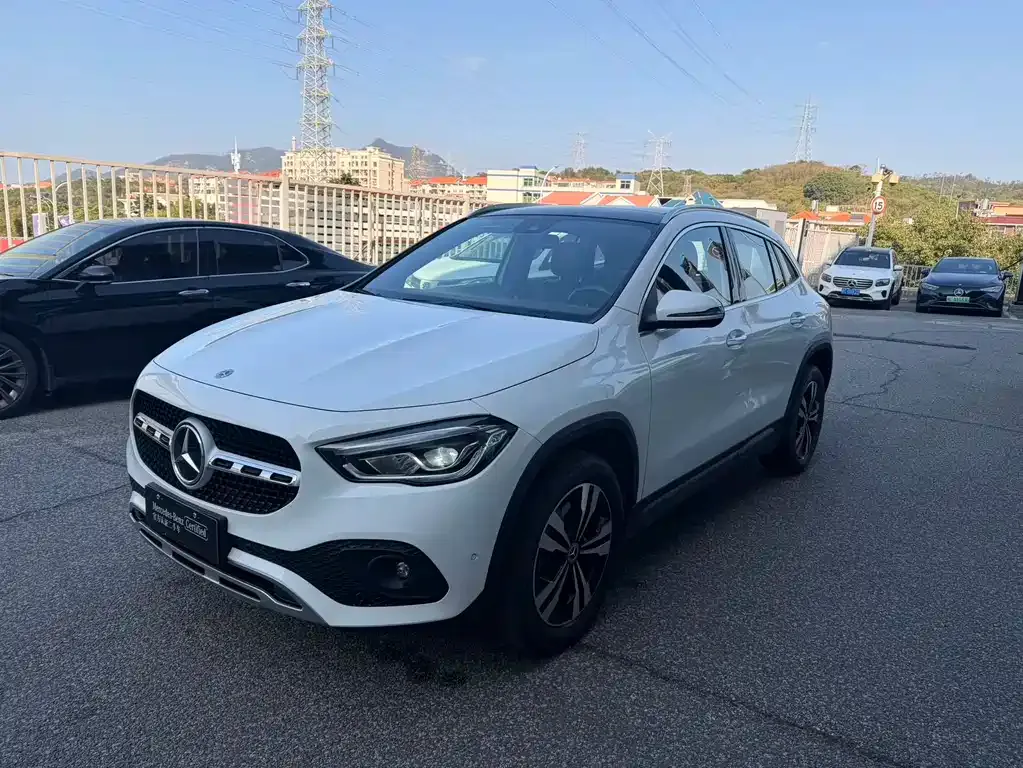 Mercedes-Benz GLA — фото 1
