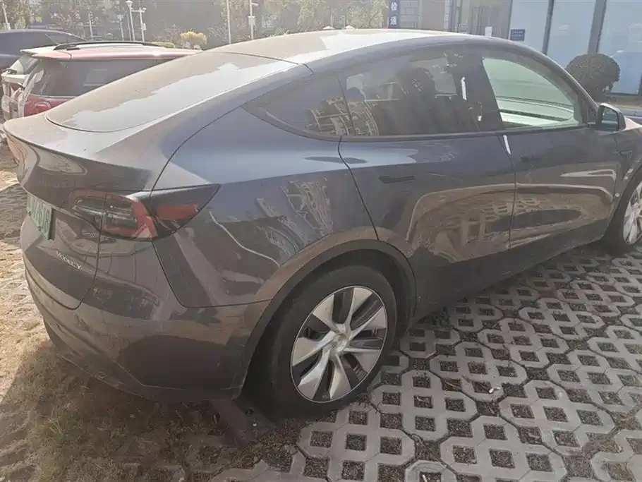 Tesla Model Y — фото 4