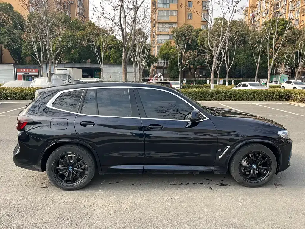 BMW iX3 — фото 10