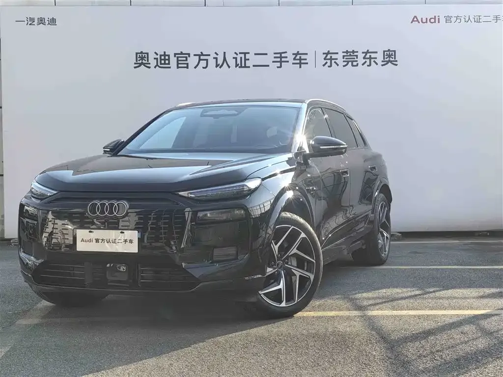 Audi Q6L e-tron — фото 1
