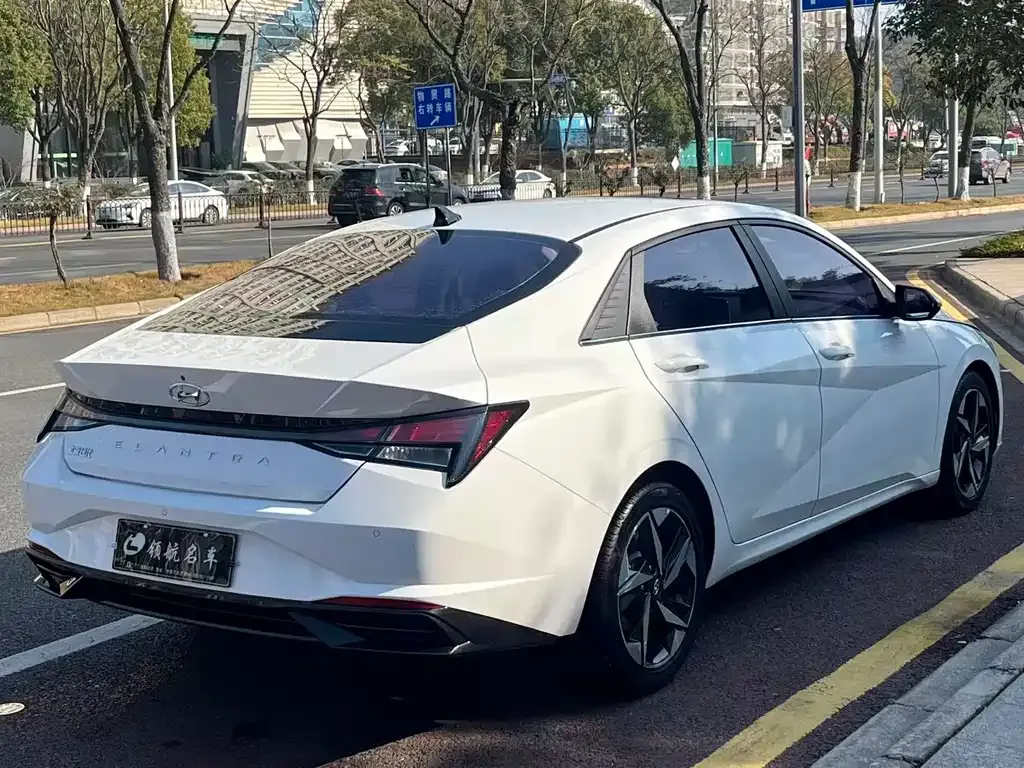 Hyundai Elantra — фото 6