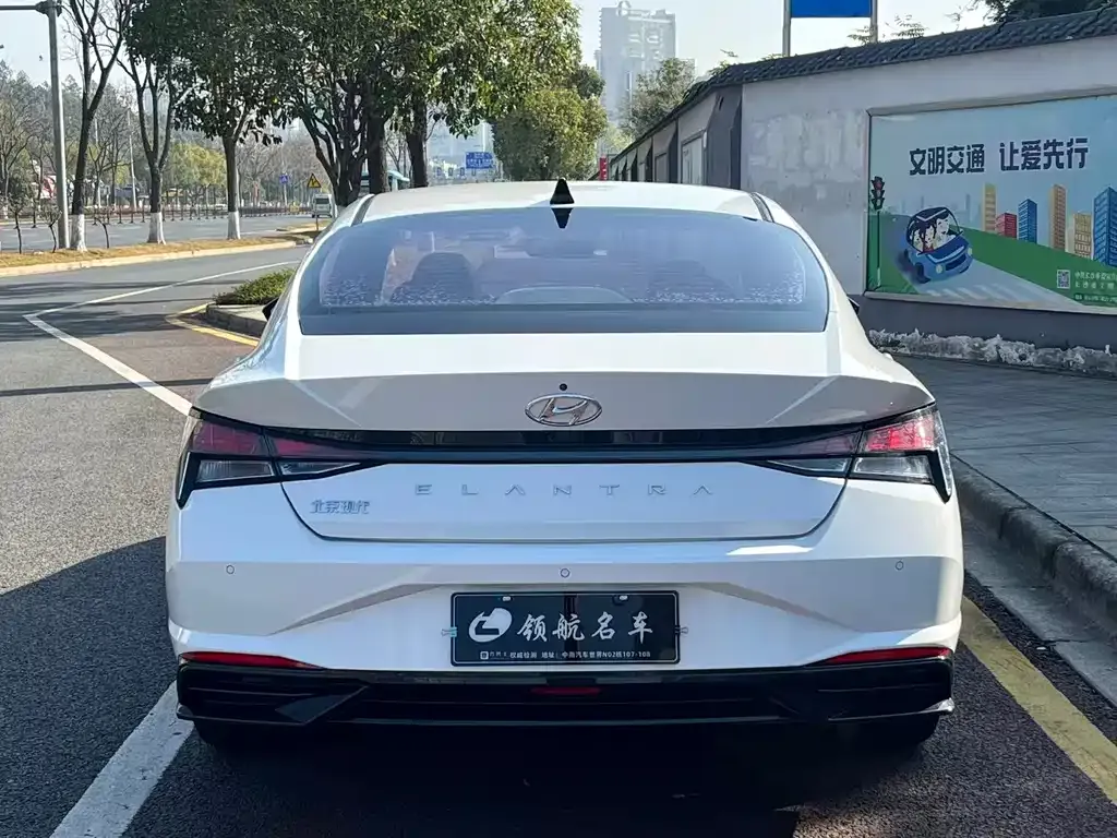 Hyundai Elantra — фото 7