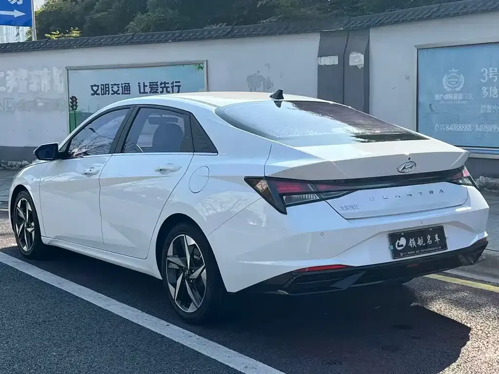 Hyundai Elantra — фото 2