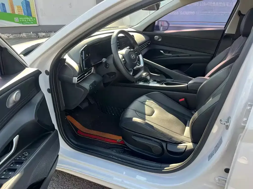 Hyundai Elantra — фото 8