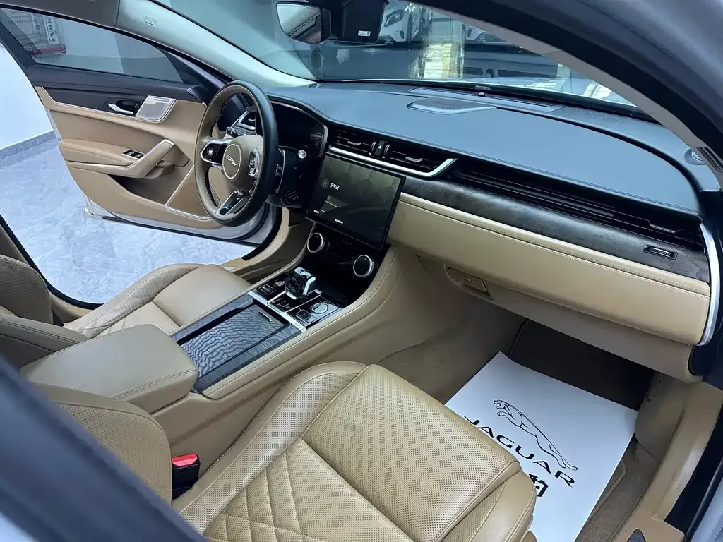 Jaguar XFL — фото 10