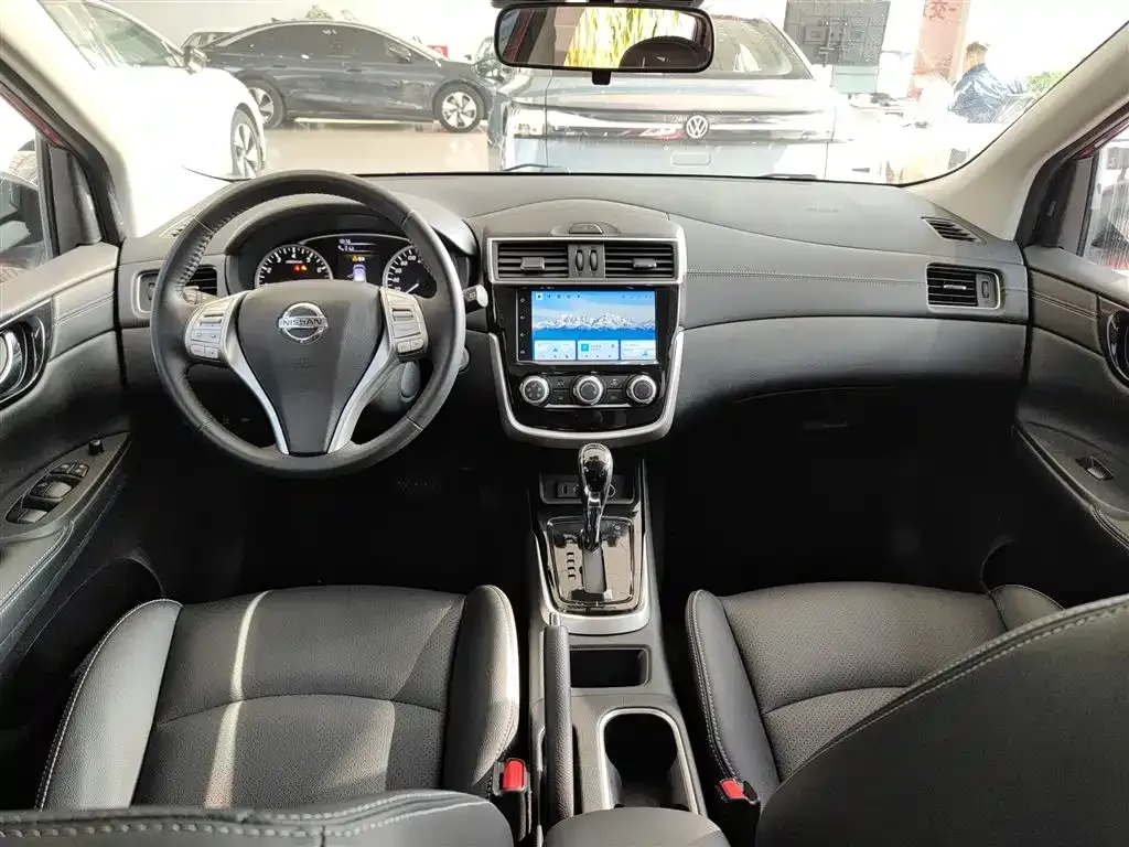 Nissan Tiida — фото 10