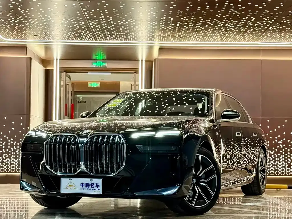 BMW 7 Series — фото 1