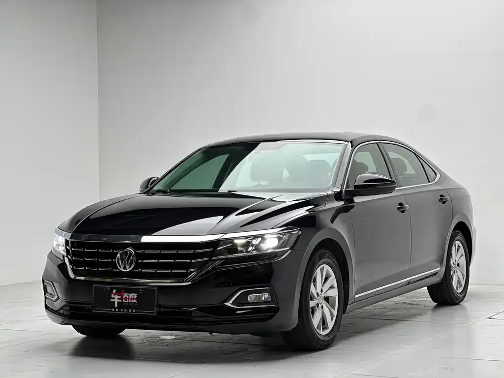 Volkswagen Passat — фото 1