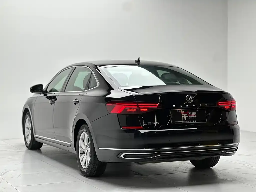 Volkswagen Passat — фото 6