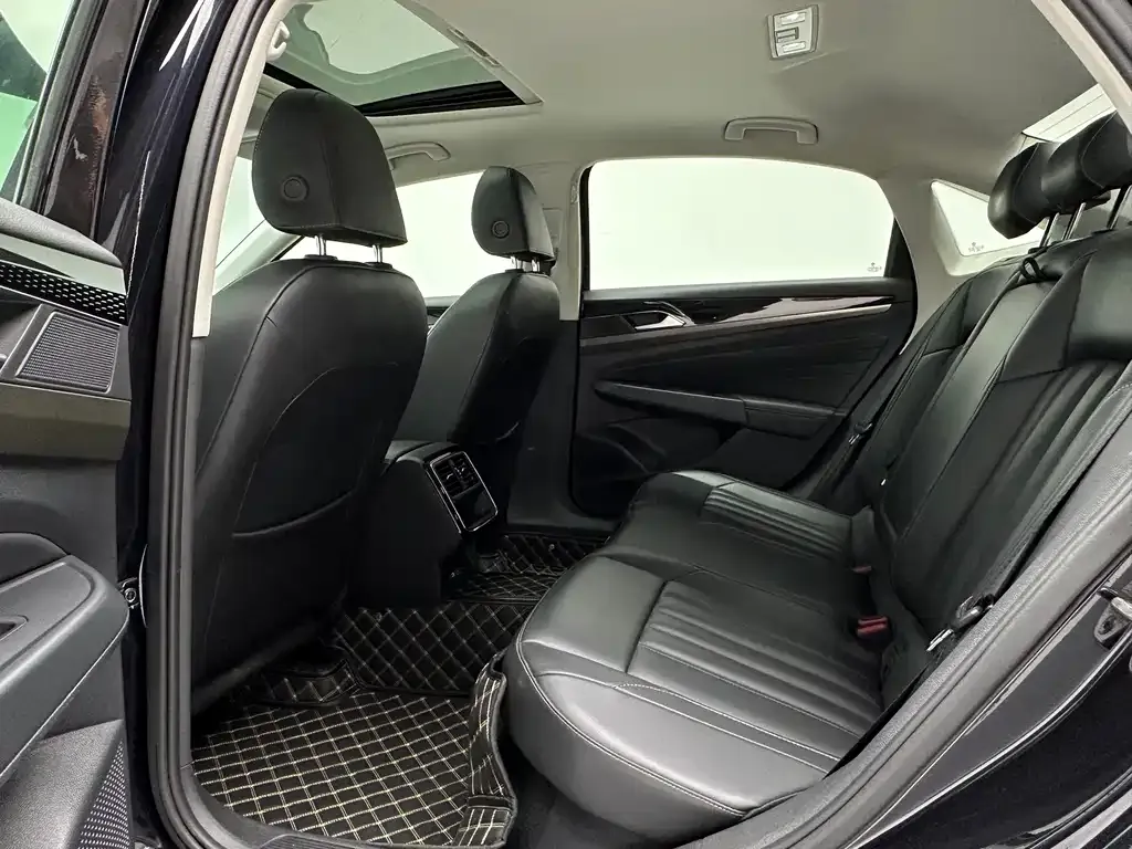 Volkswagen Passat — фото 8