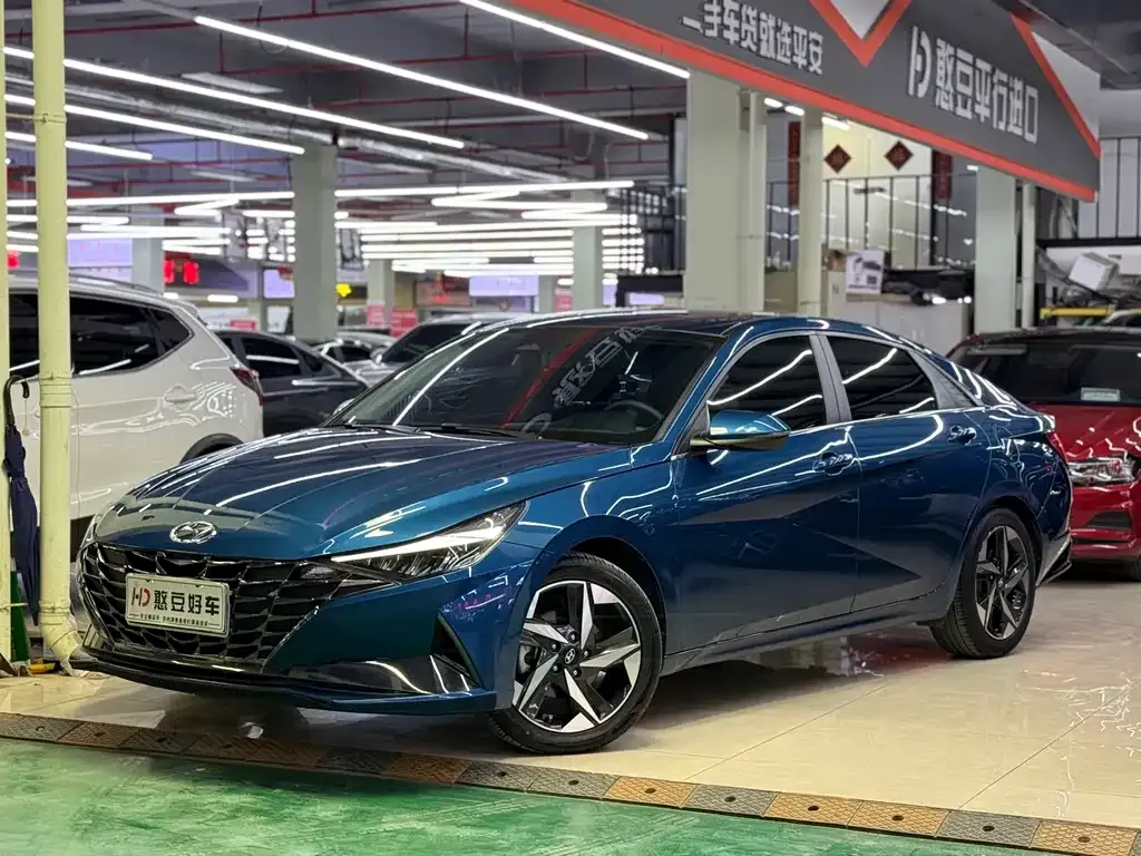 Hyundai Elantra — фото 1