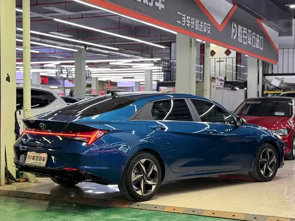 Hyundai Elantra — фото 10