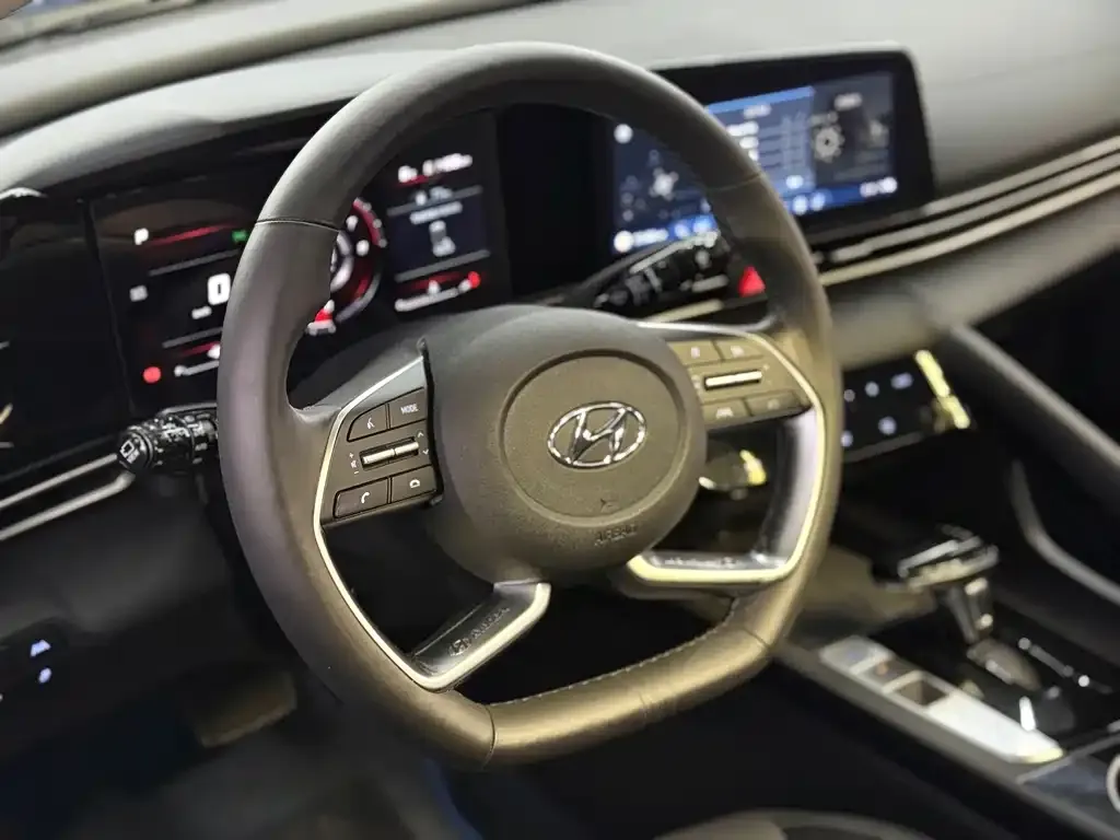 Hyundai Elantra — фото 6