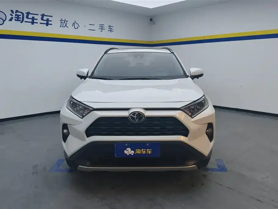Toyota RAV4 — фото 7