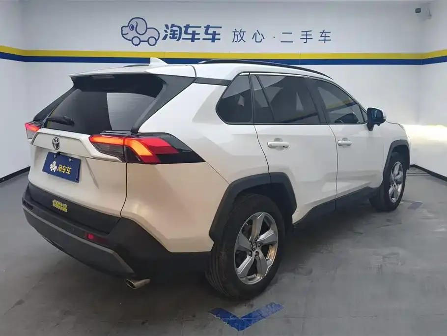 Toyota RAV4 — фото 4