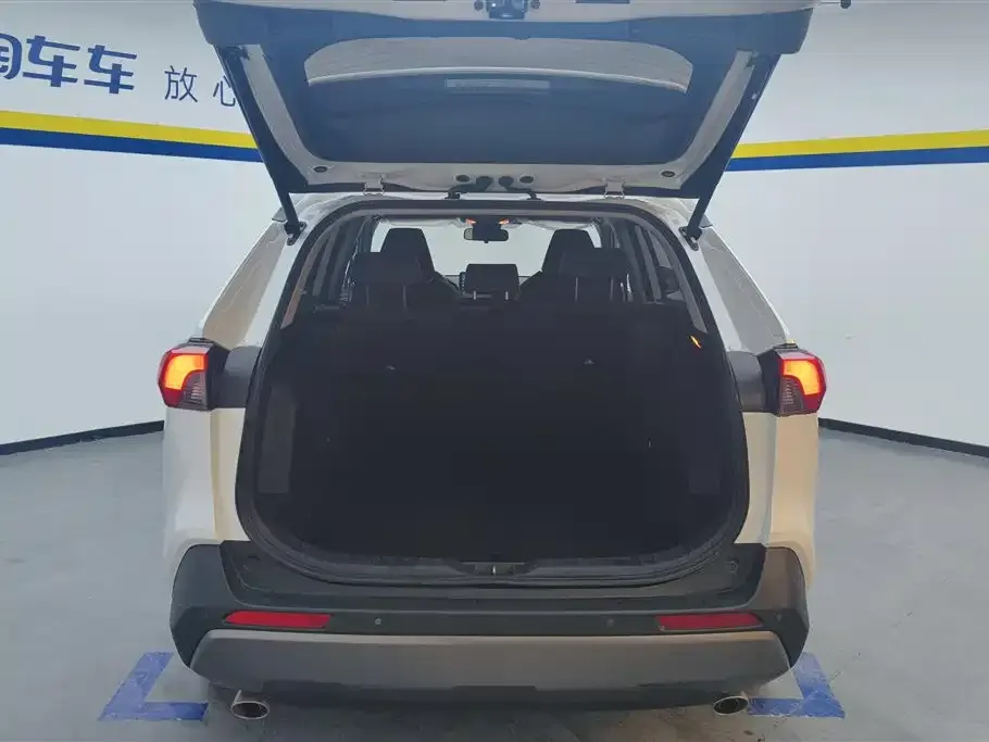 Toyota RAV4 — фото 2