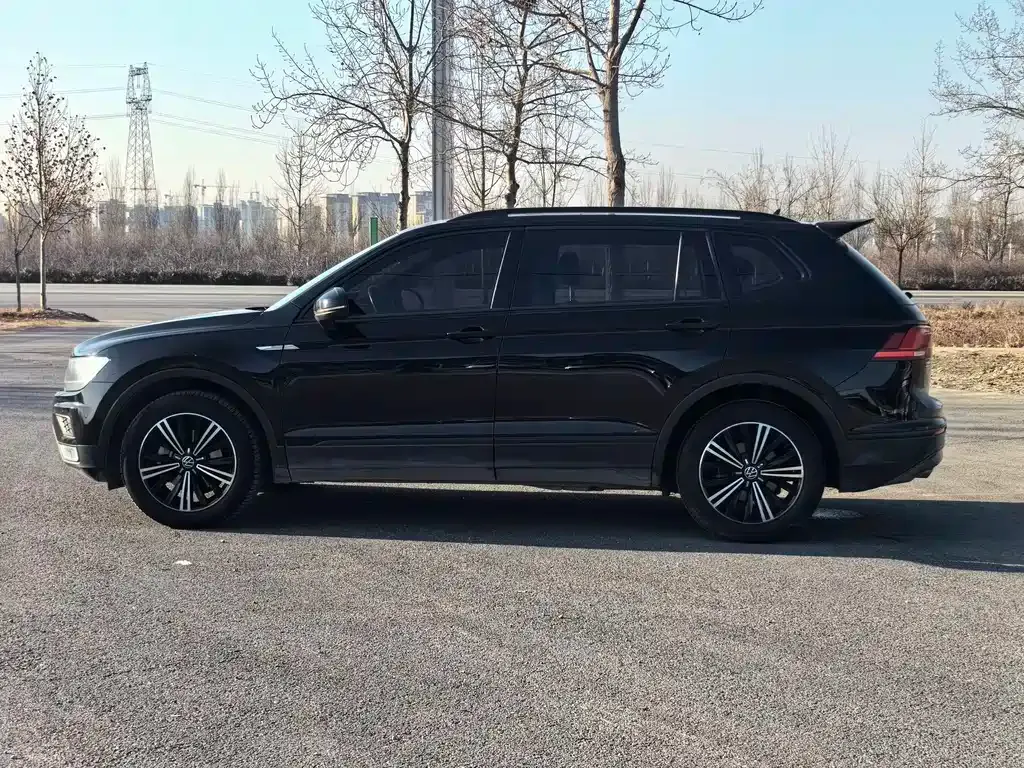 Volkswagen Tiguan L — фото 3