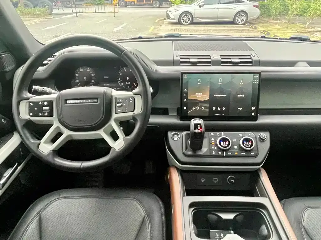 Land Rover Defender — фото 10