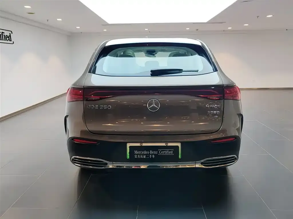 Mercedes-Benz EQE SUV — фото 4