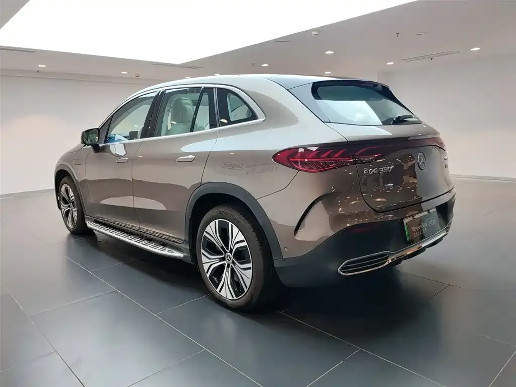 Mercedes-Benz EQE SUV — фото 9