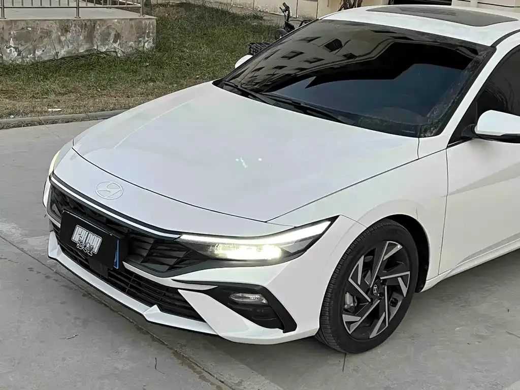 Hyundai Elantra — фото 4