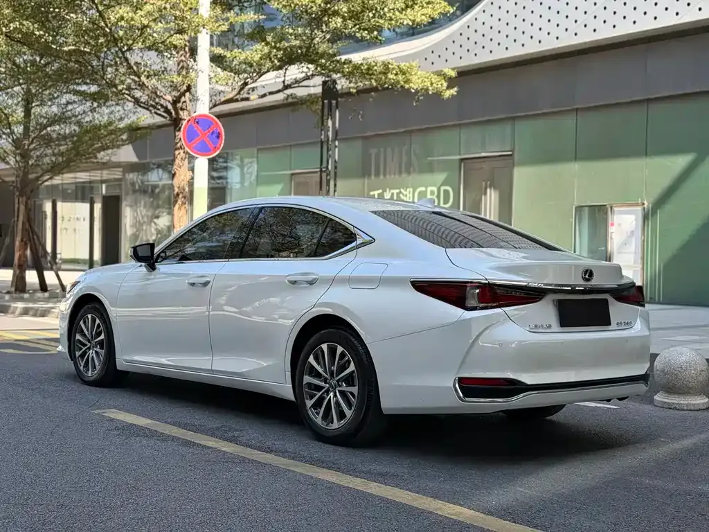 Lexus ES — фото 7