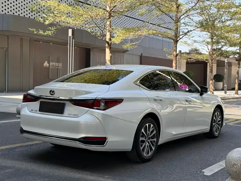 Lexus ES — фото 9