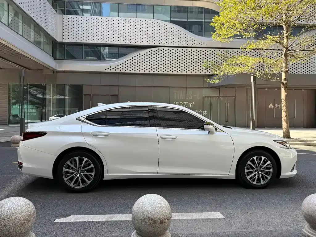 Lexus ES — фото 10