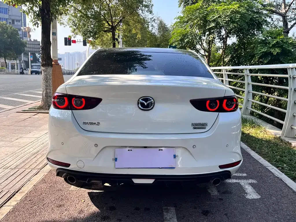 Mazda 3 Axela — фото 10