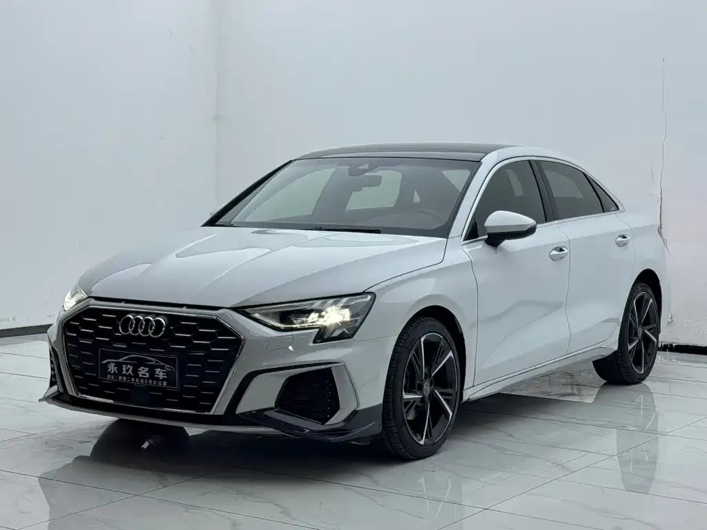 Audi A3 — фото 1