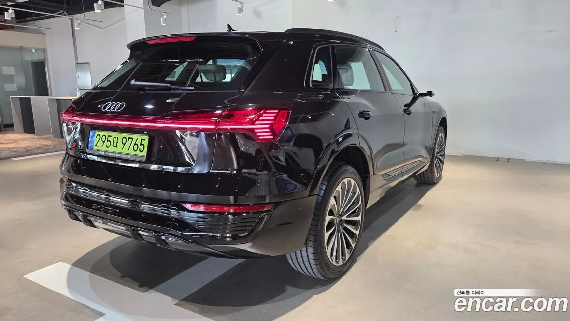 Audi Q8 e-tron — фото 2