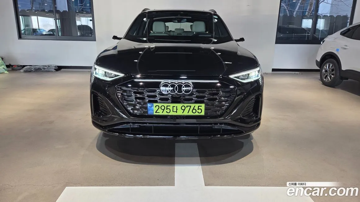 Audi Q8 e-tron — фото 3