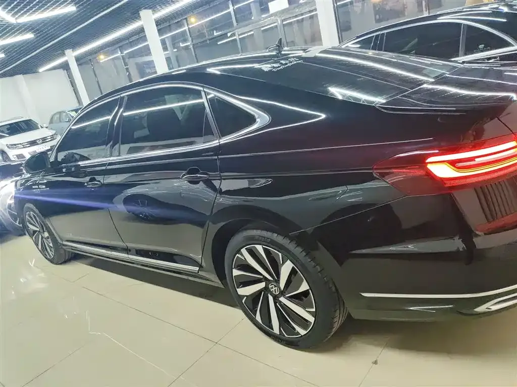 Volkswagen Passat — фото 5