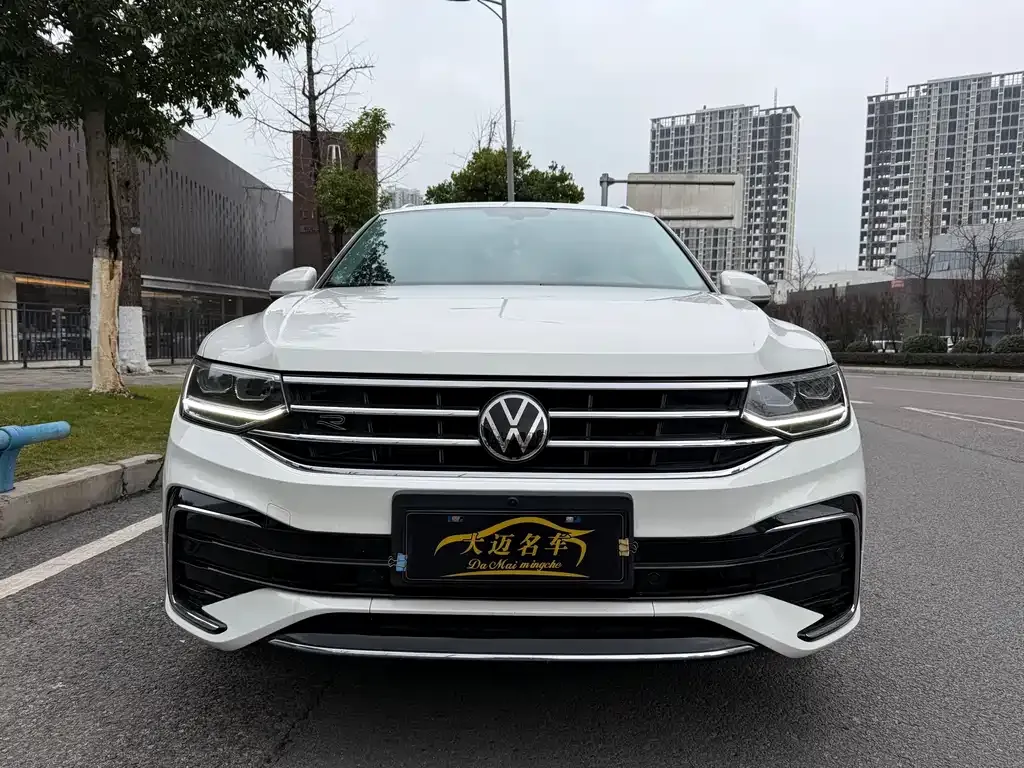 Volkswagen Tiguan L — фото 3