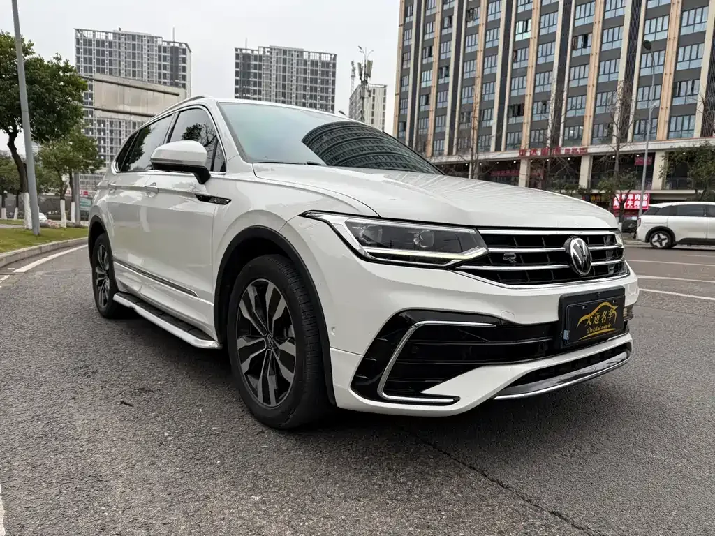Volkswagen Tiguan L — фото 7