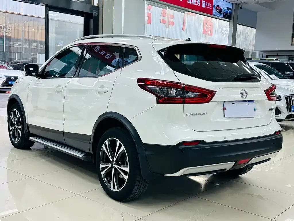 Nissan Qashqai — фото 10