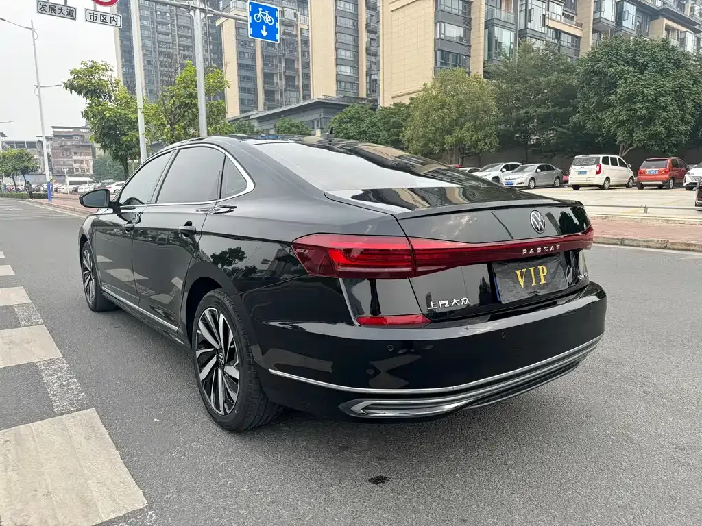Volkswagen Passat — фото 5