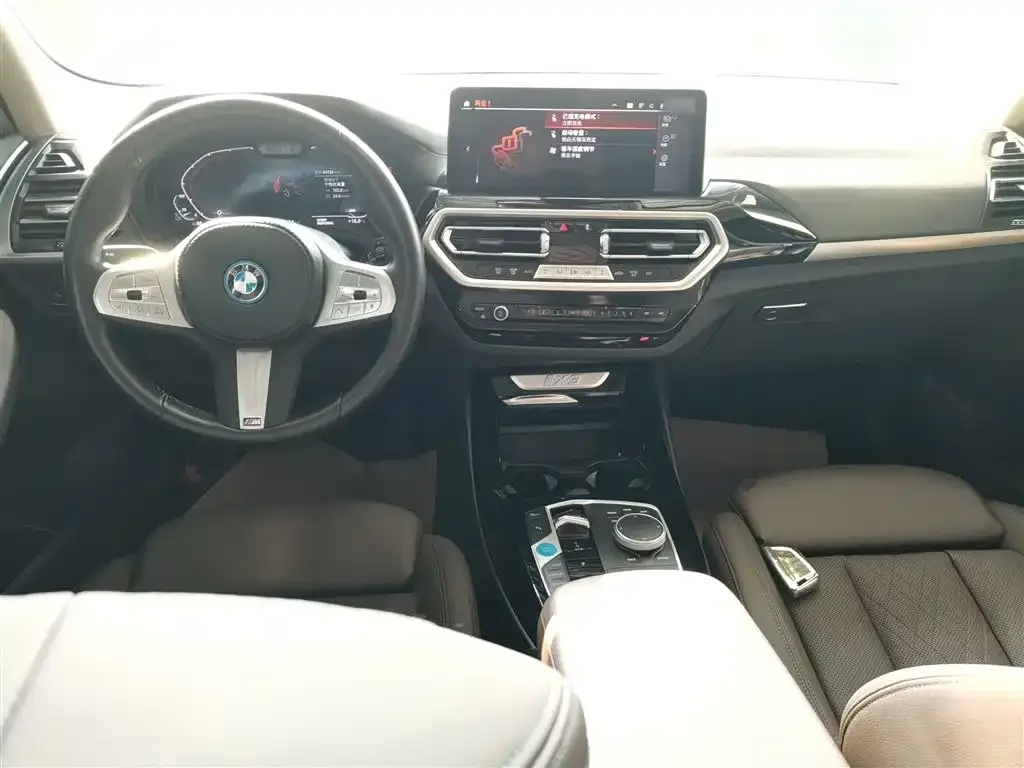 BMW iX3 — фото 10