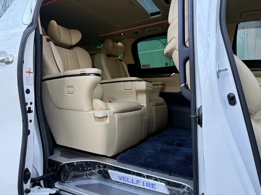 Toyota Vellfire — фото 2