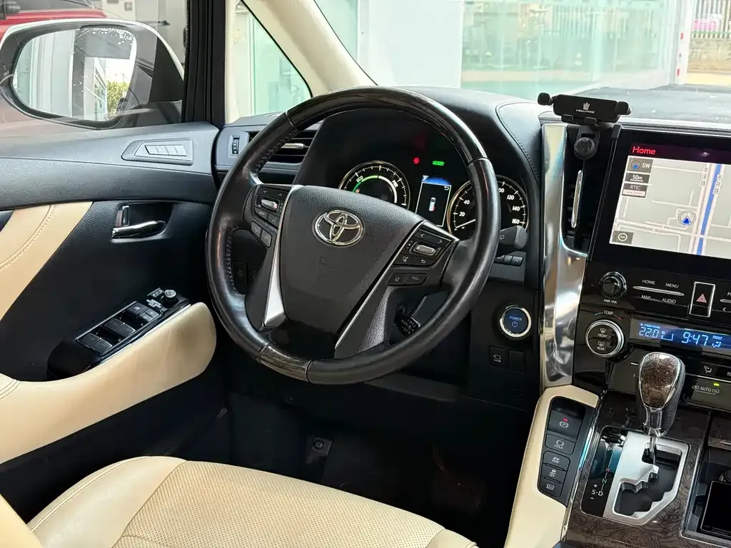 Toyota Vellfire — фото 8